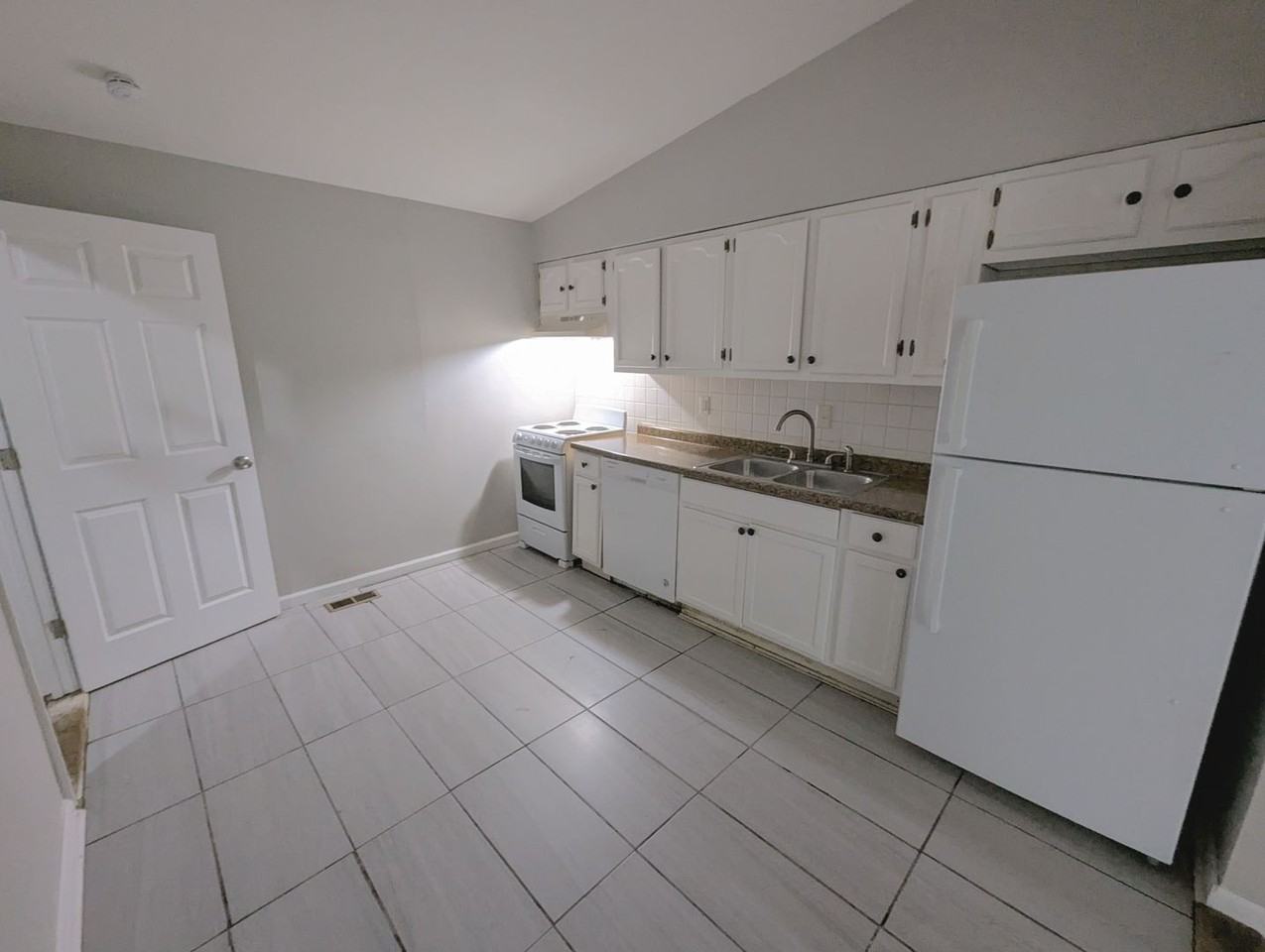 1138 Lakeview Ave - Photo 4 of 17