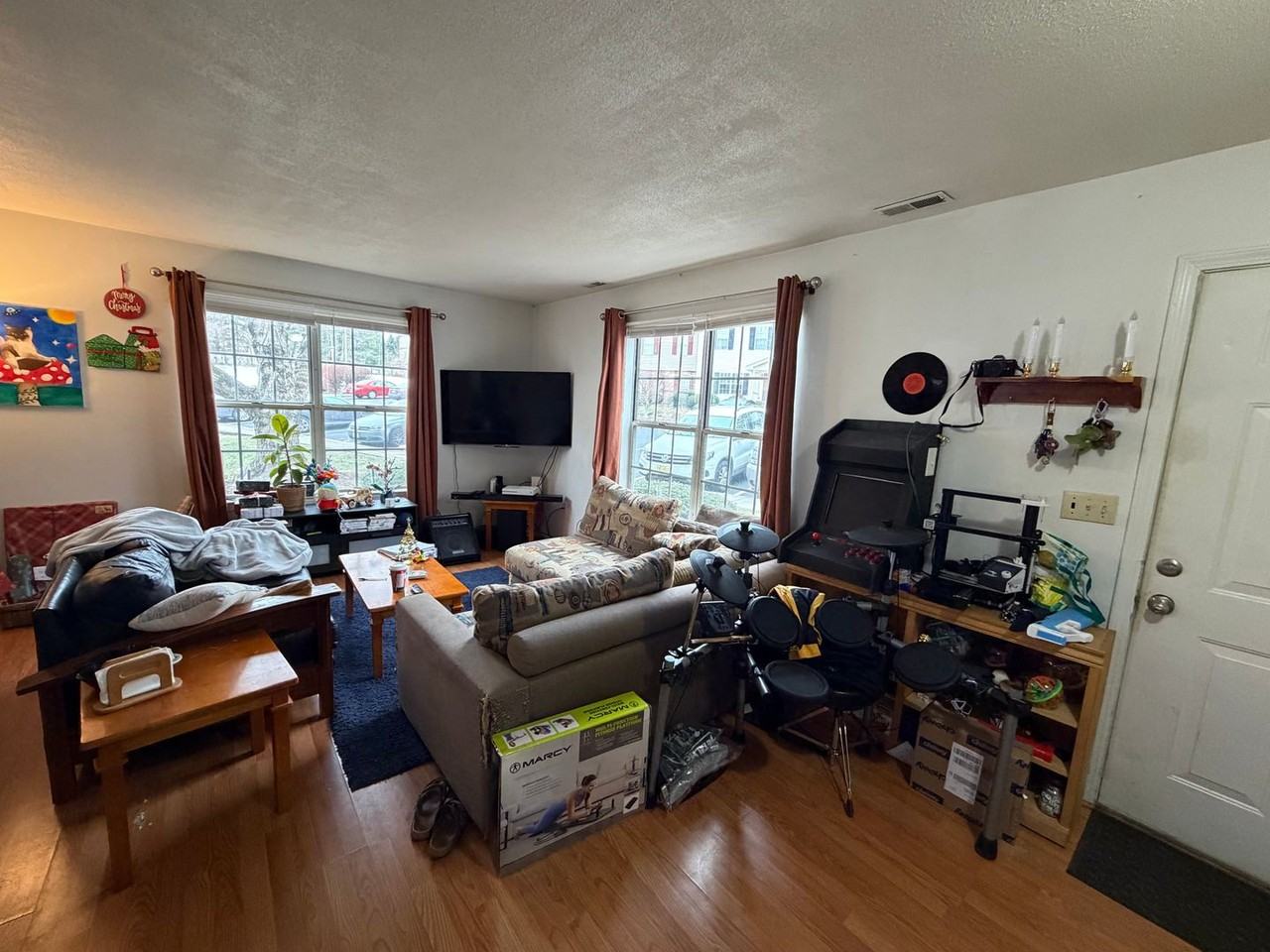 854 Patrick Henry Dr - Photo 2 of 8