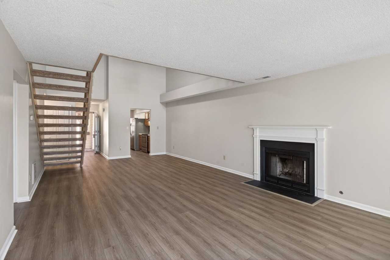 901 Gas Light Ln - Photo 2 of 24