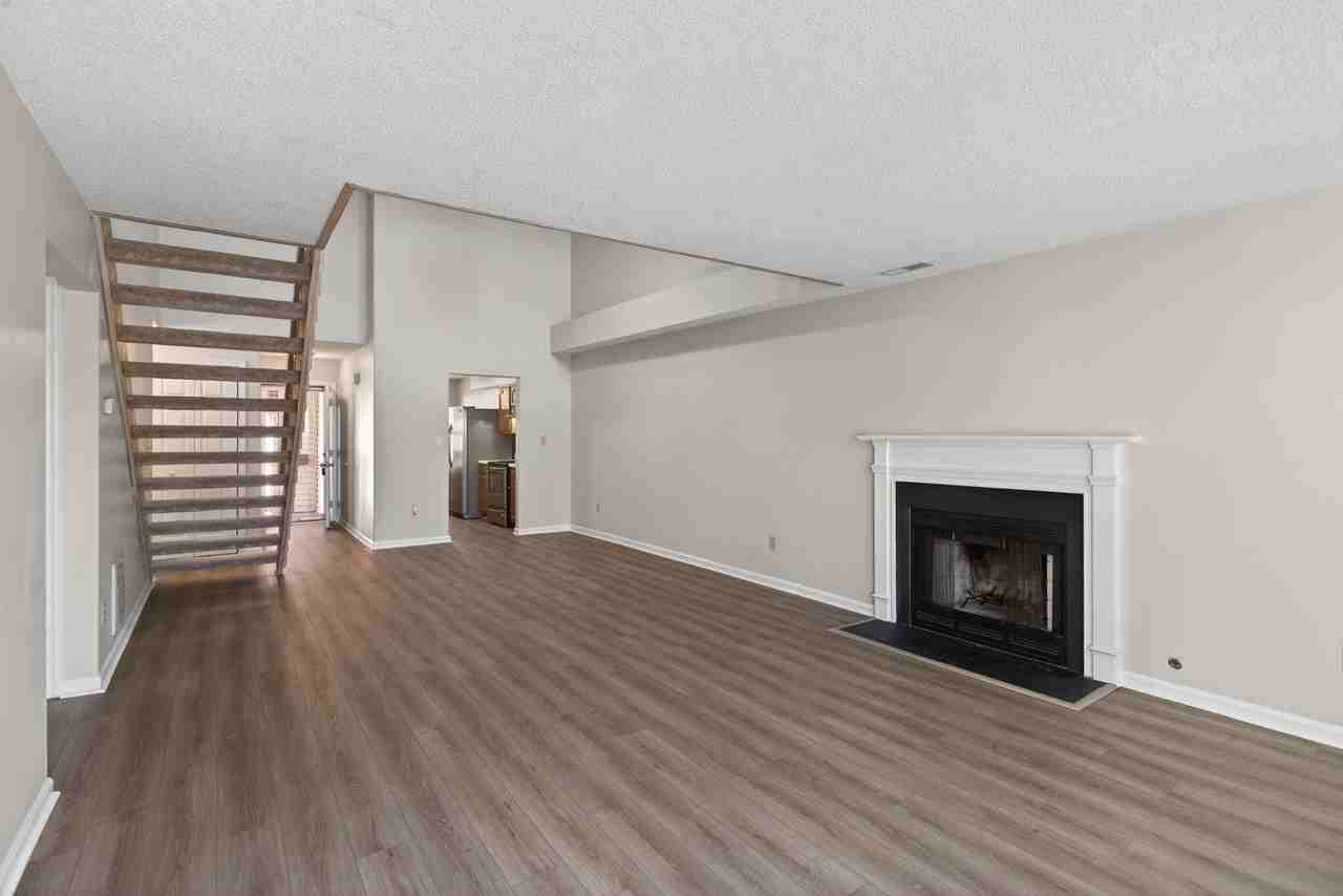 901 Gas Light Ln - Photo 3 of 24