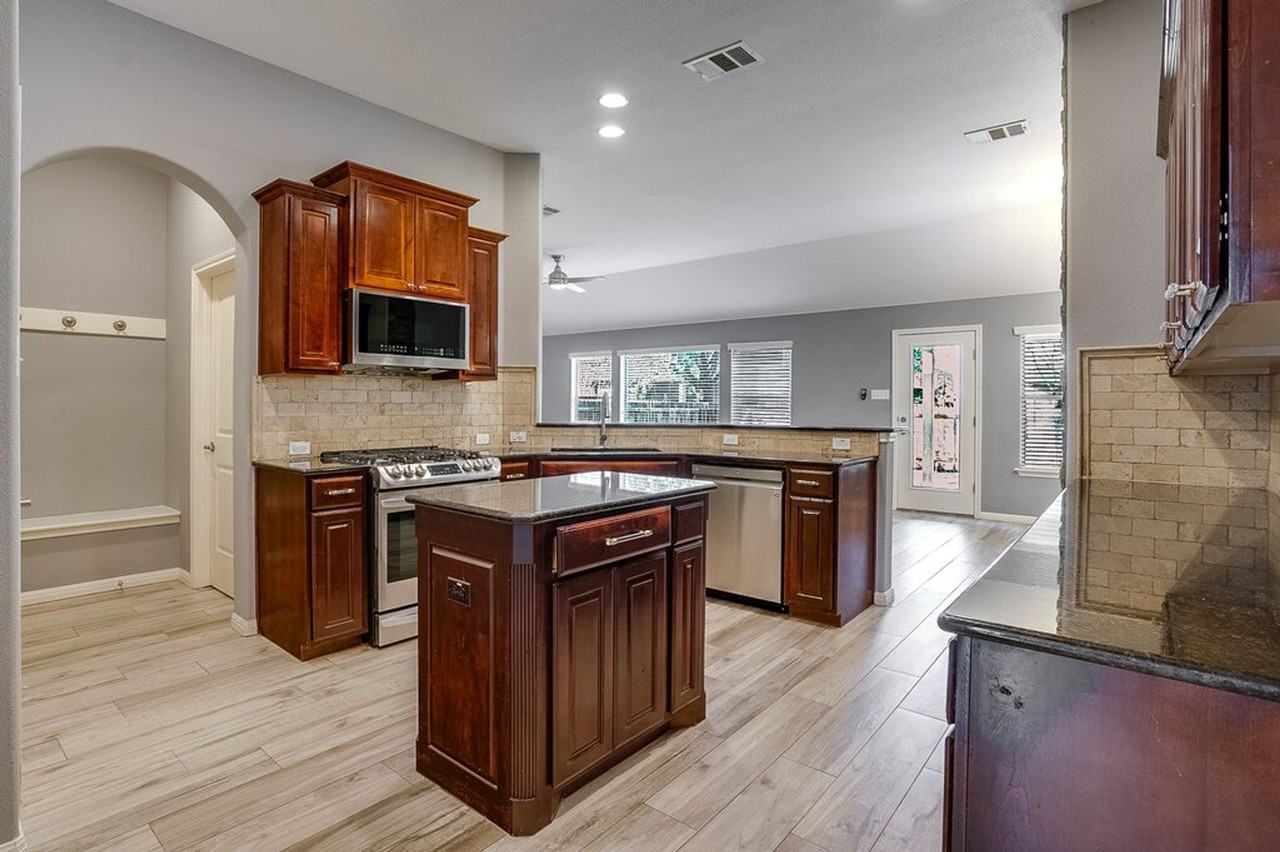 125 Snowdrift Trl - Photo 4 of 19