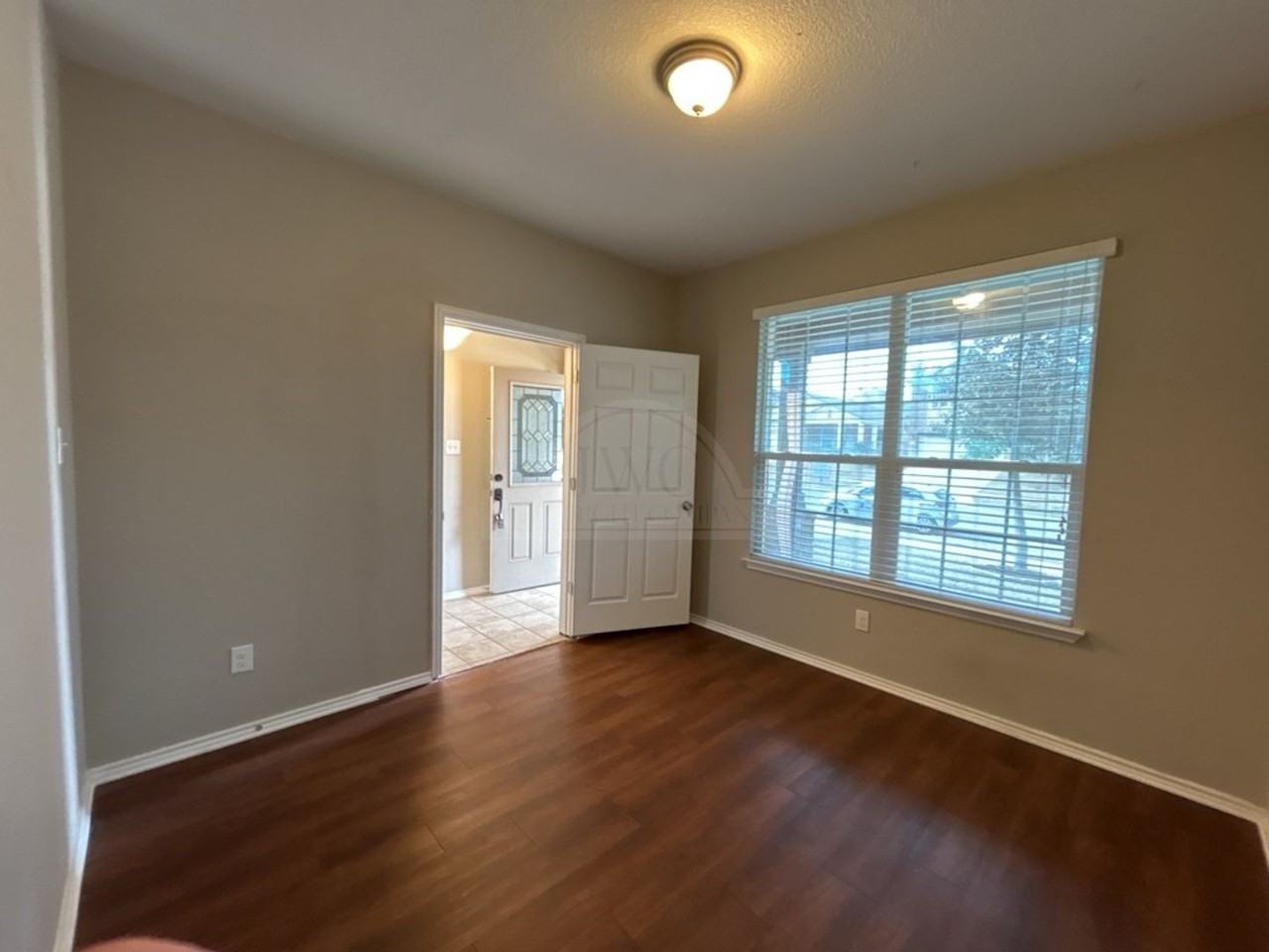 9508 Raeburn Ct - Photo 4 of 35