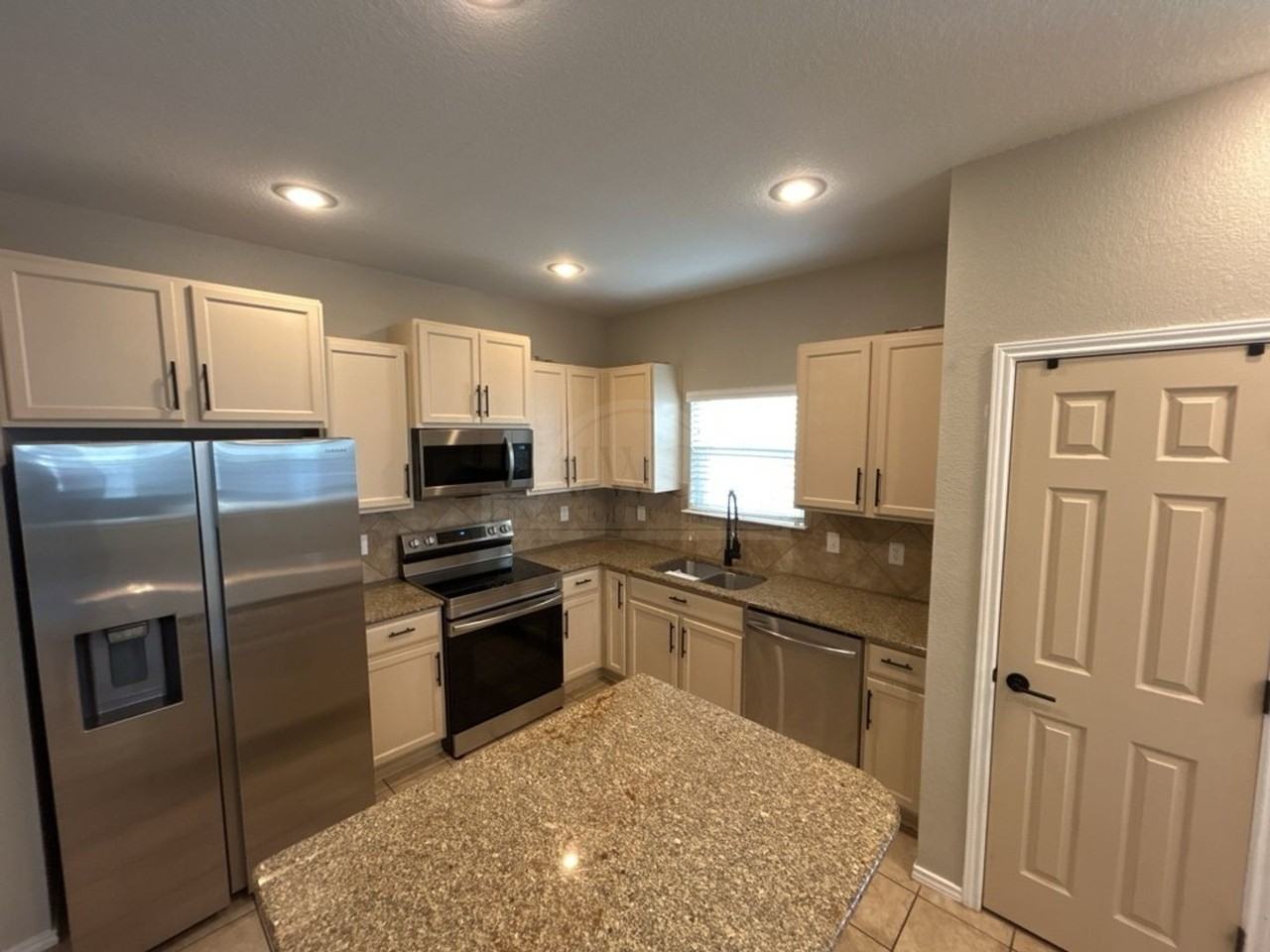 9508 Raeburn Ct - Photo 7 of 35