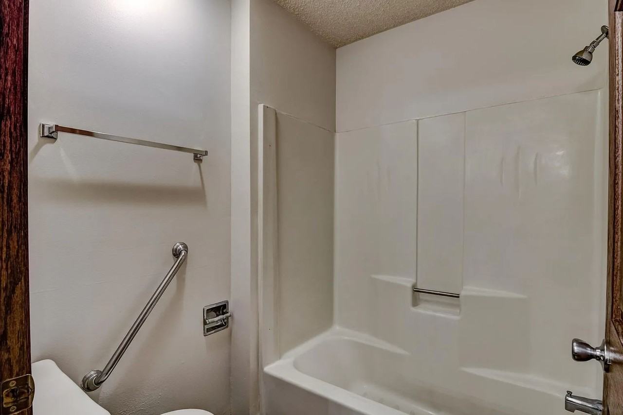 3008 Eldorado Blvd - Photo 6 of 37