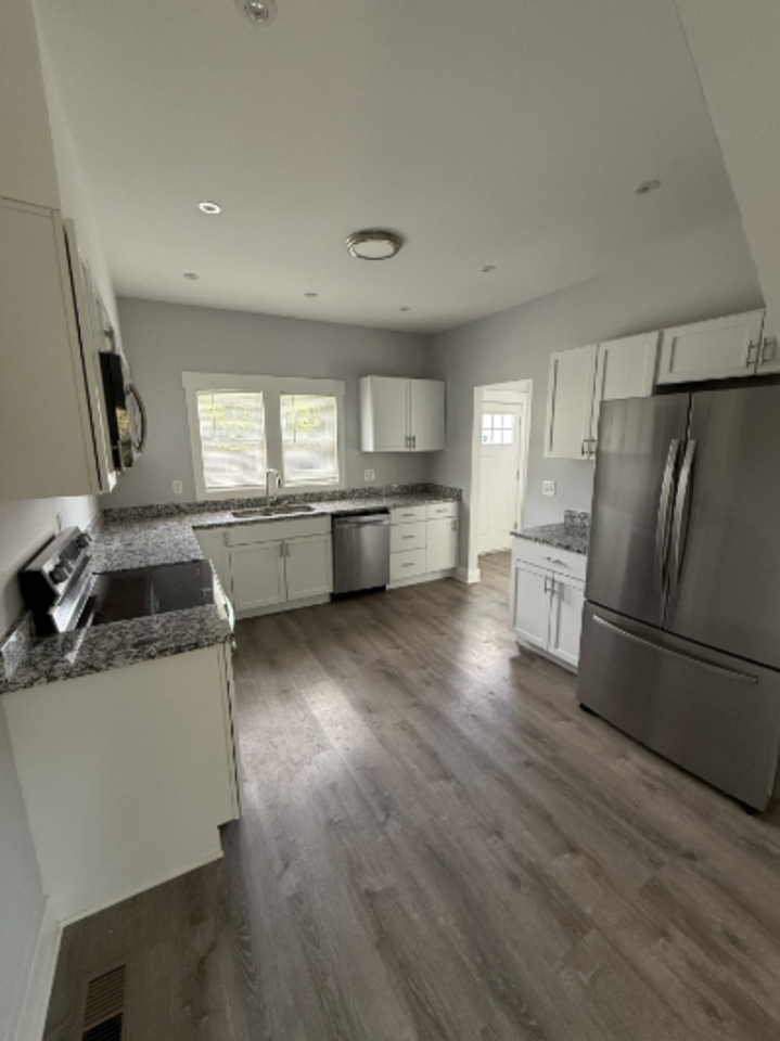 2519 N College Ave - Photo 3 of 17