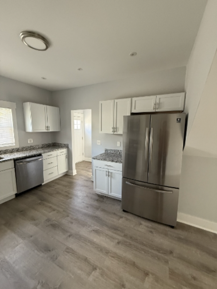 2519 N College Ave - Photo 4 of 17