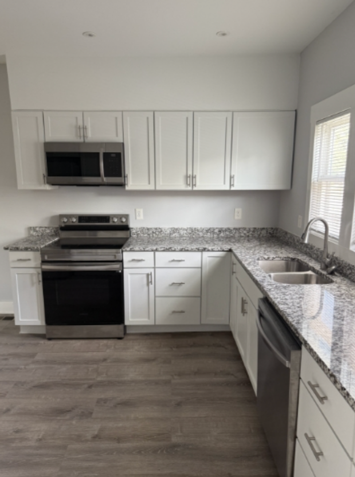 2519 N College Ave - Photo 5 of 17