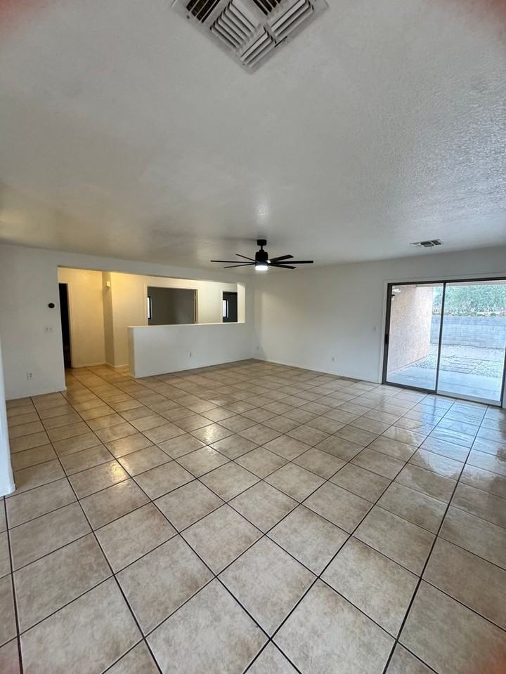 629 W Jardin Dr - Photo 2 of 10