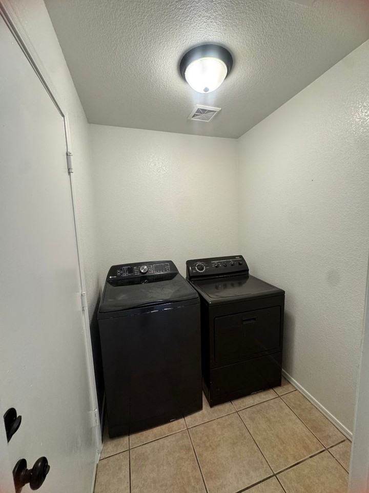 629 W Jardin Dr - Photo 3 of 10