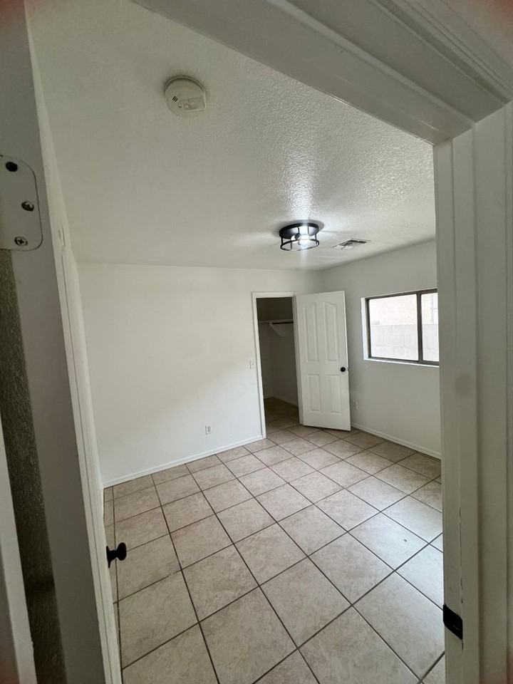 629 W Jardin Dr - Photo 5 of 10