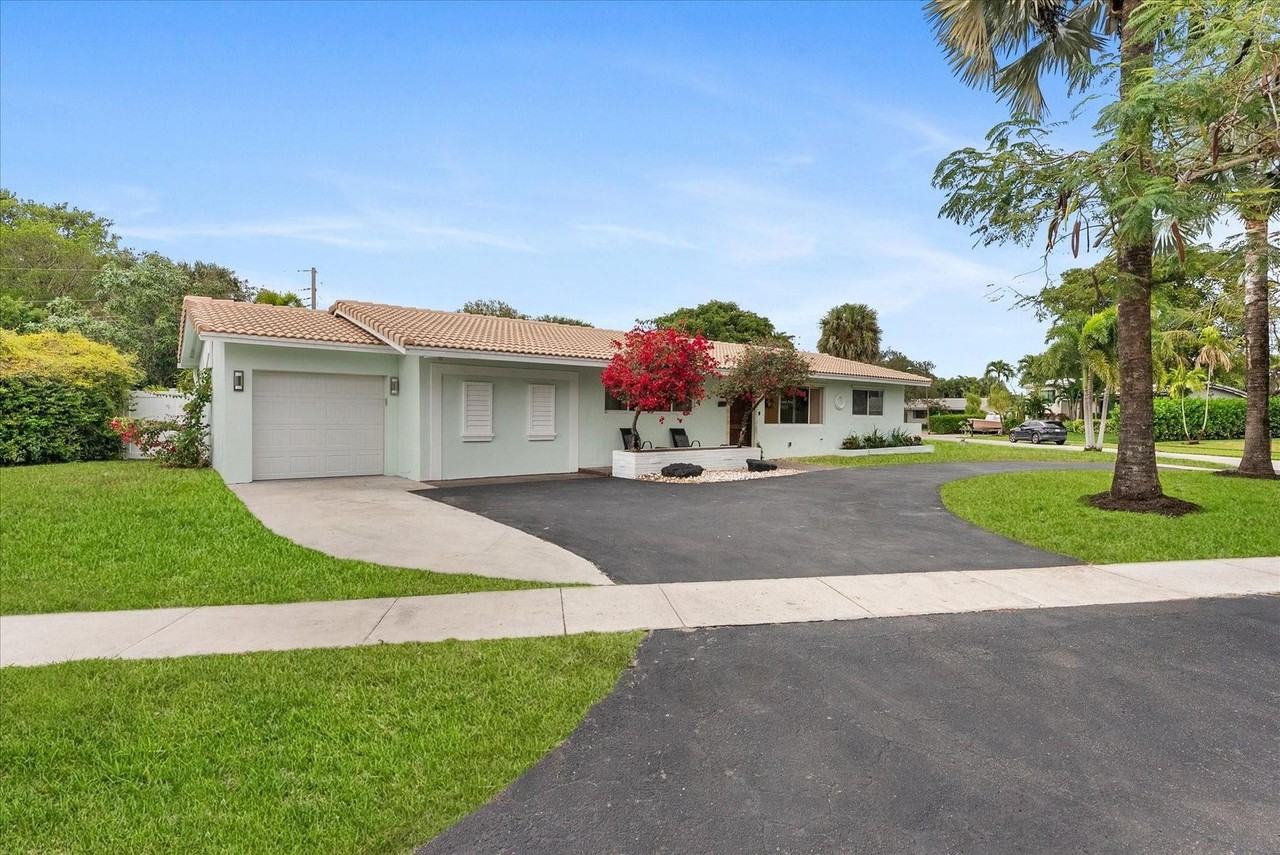 1257 Nw 5th St - Photo 2 of 50