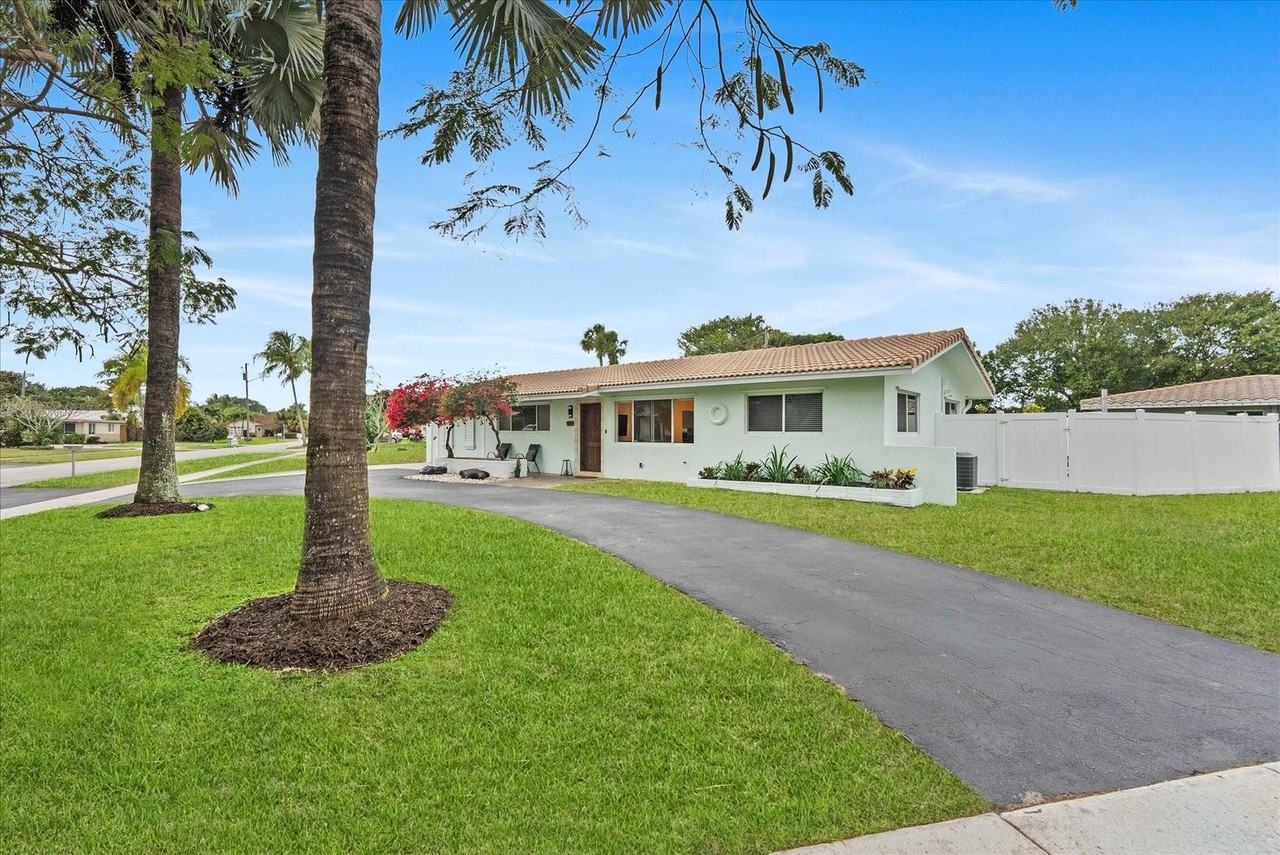 1257 Nw 5th St - Photo 3 of 50