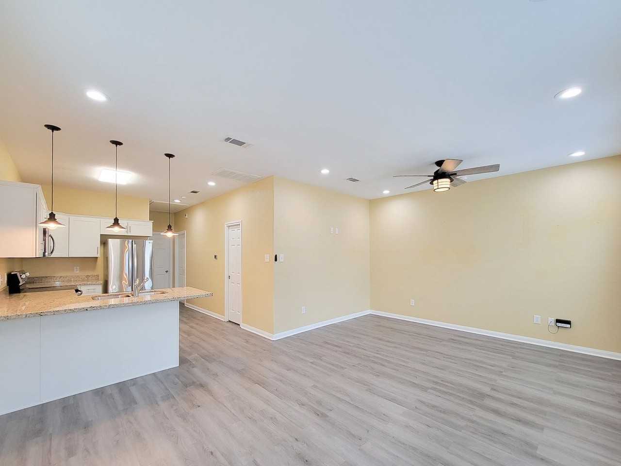 16361 Eastchase - Photo 2 of 27