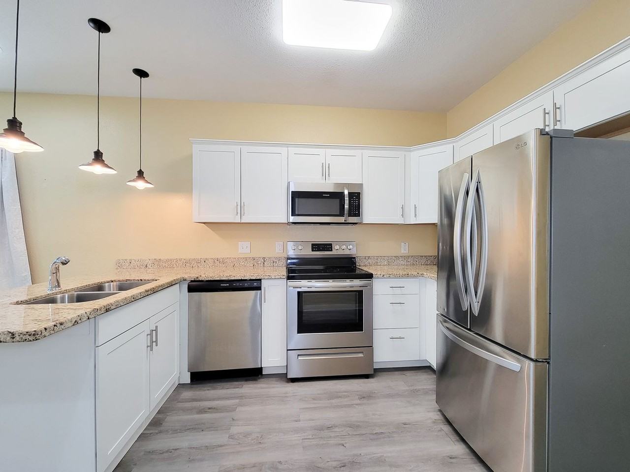 16361 Eastchase - Photo 3 of 27