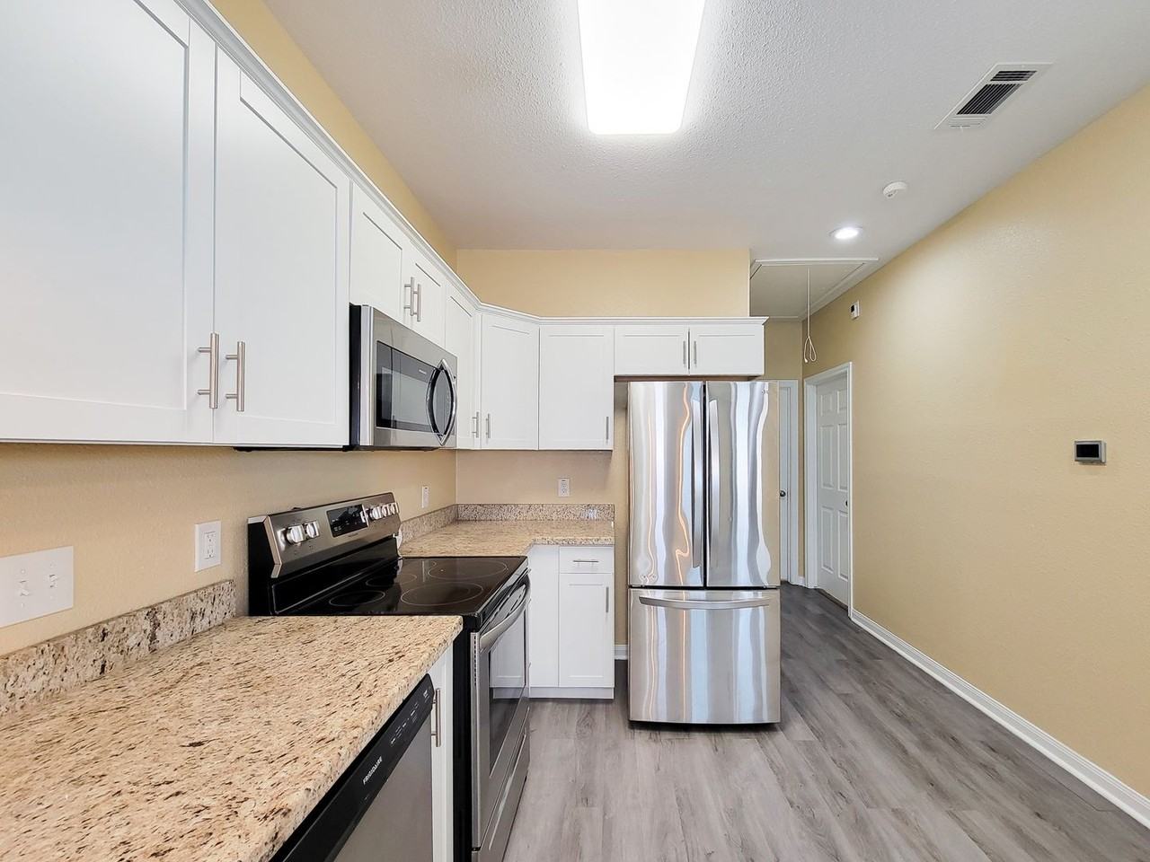 16361 Eastchase - Photo 5 of 27