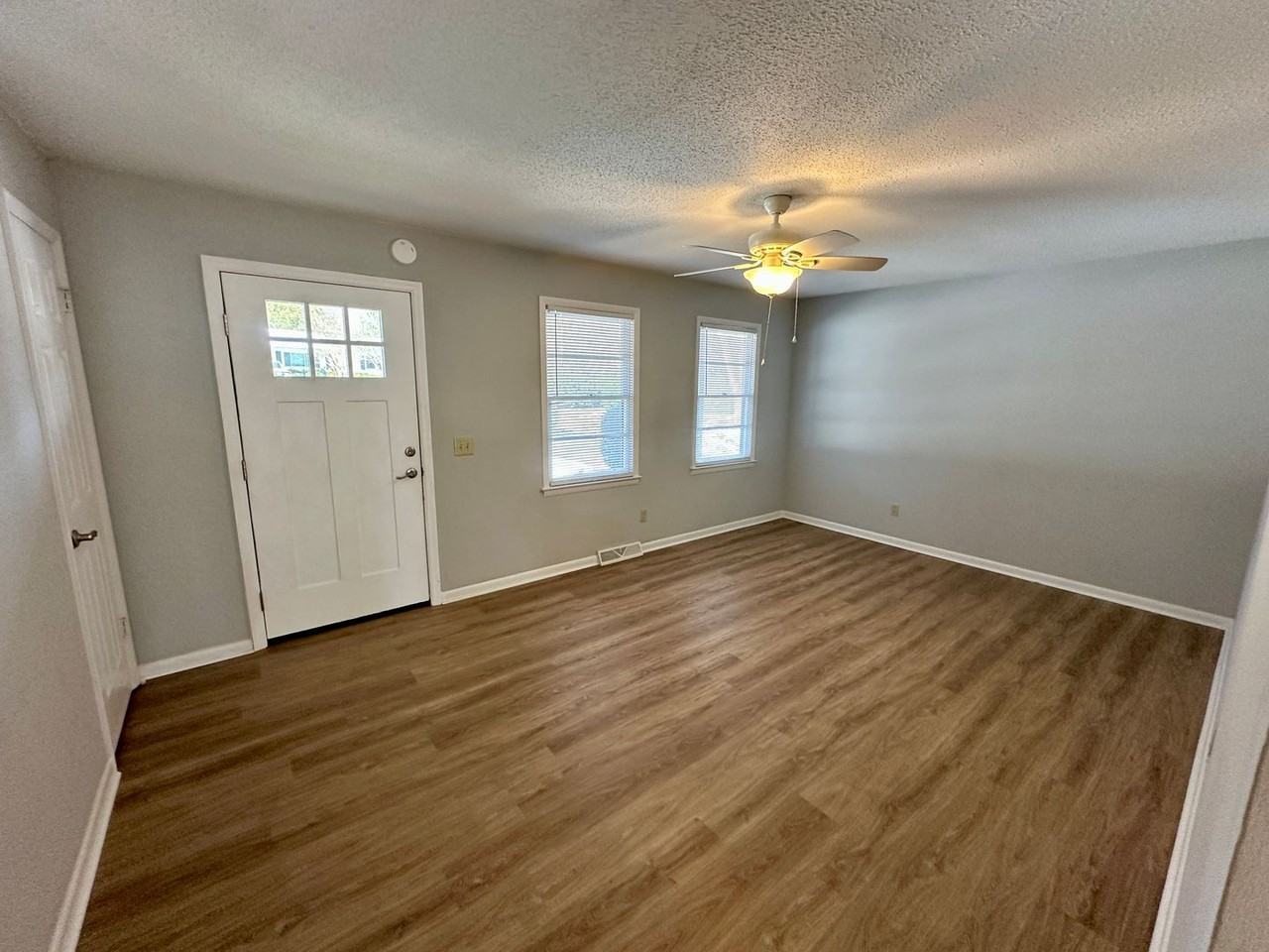 112 Lynwood Dr - Photo 6 of 14