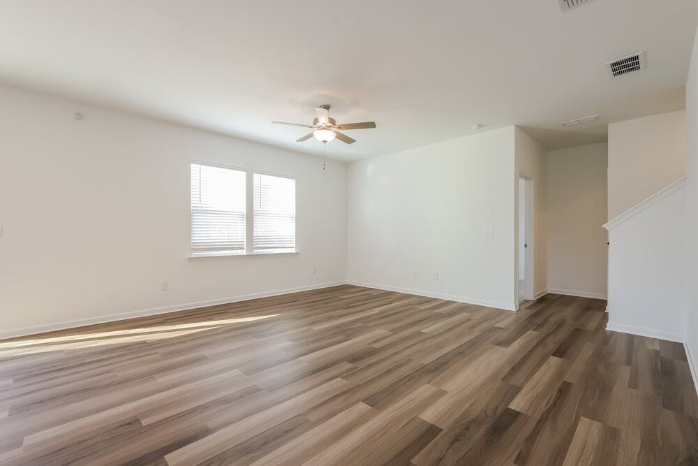 3130 Whitman Ct Se - Photo 6 of 17