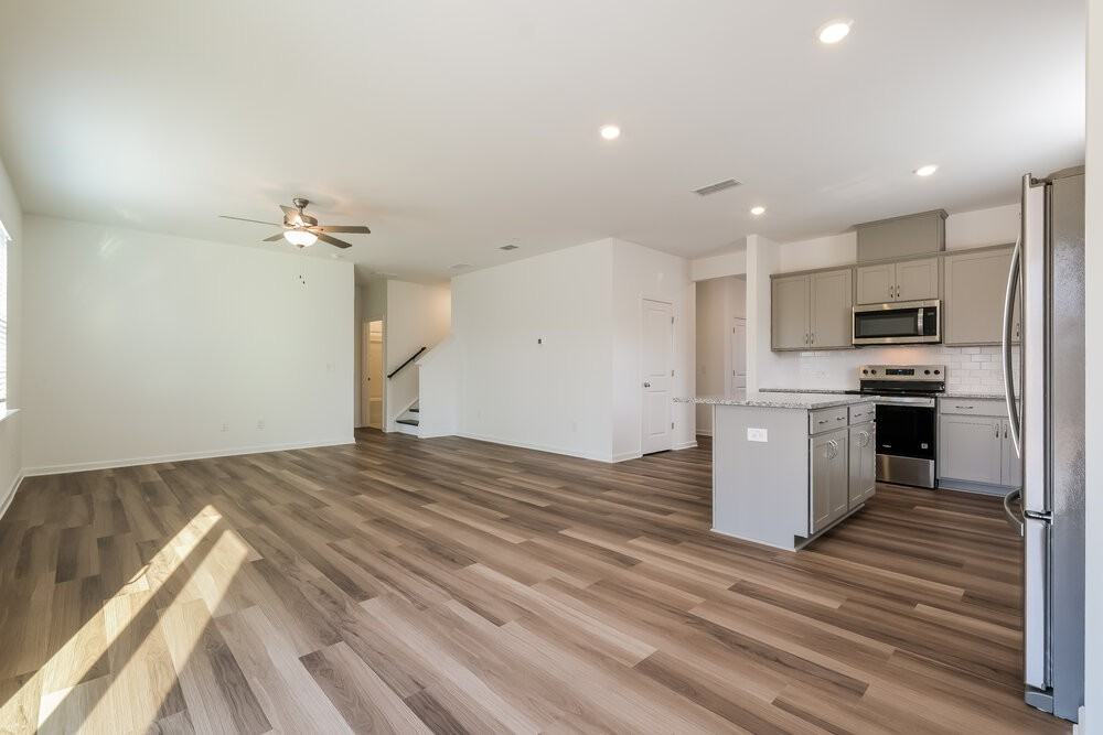 3130 Whitman Ct Se - Photo 7 of 17