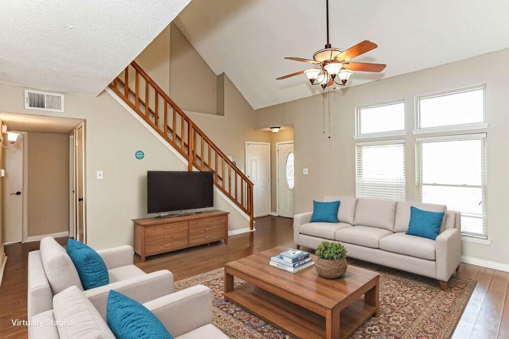 511 Rosewood Ln - Photo 4 of 23