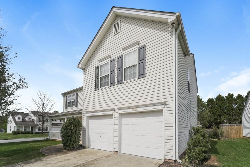 12001 Chantress Ln - Photo 4 of 17