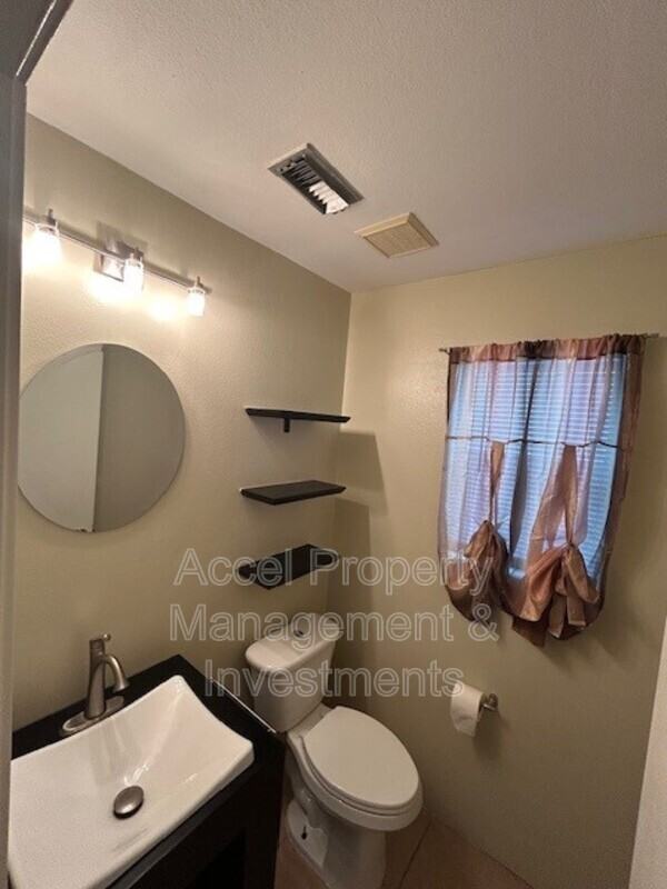 6318 N 19th Ln - Photo 5 of 12