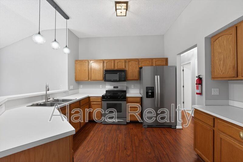 11025 Scrimshaw Ln - Photo 3 of 34