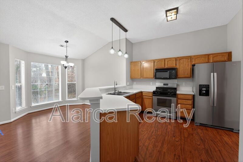 11025 Scrimshaw Ln - Photo 4 of 34