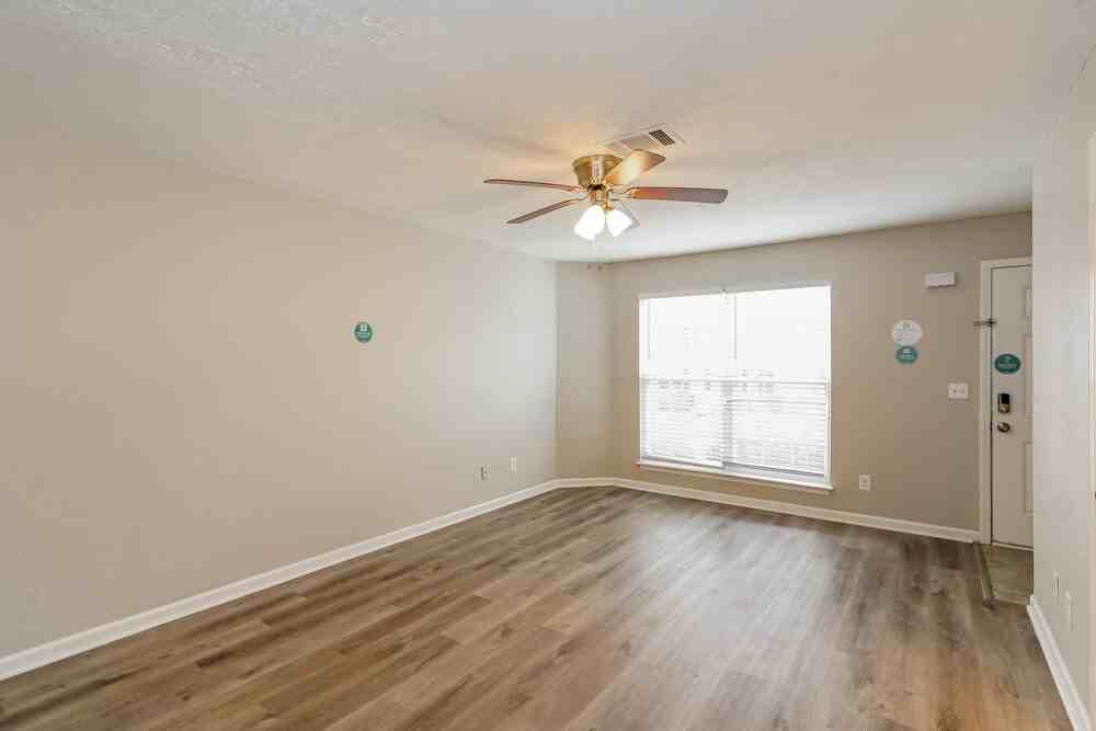 8022 Logan Dr - Photo 5 of 22