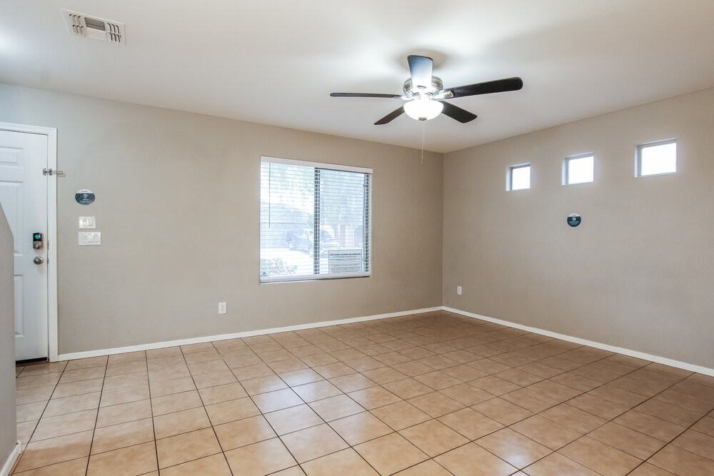 7225 S 37th Gln - Photo 5 of 20