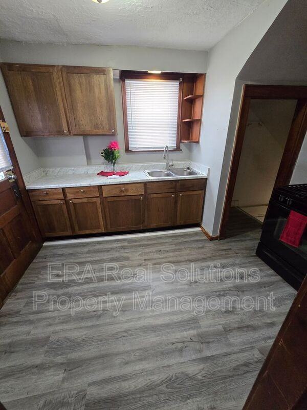 744 S Wayne Ave - Photo 7 of 15