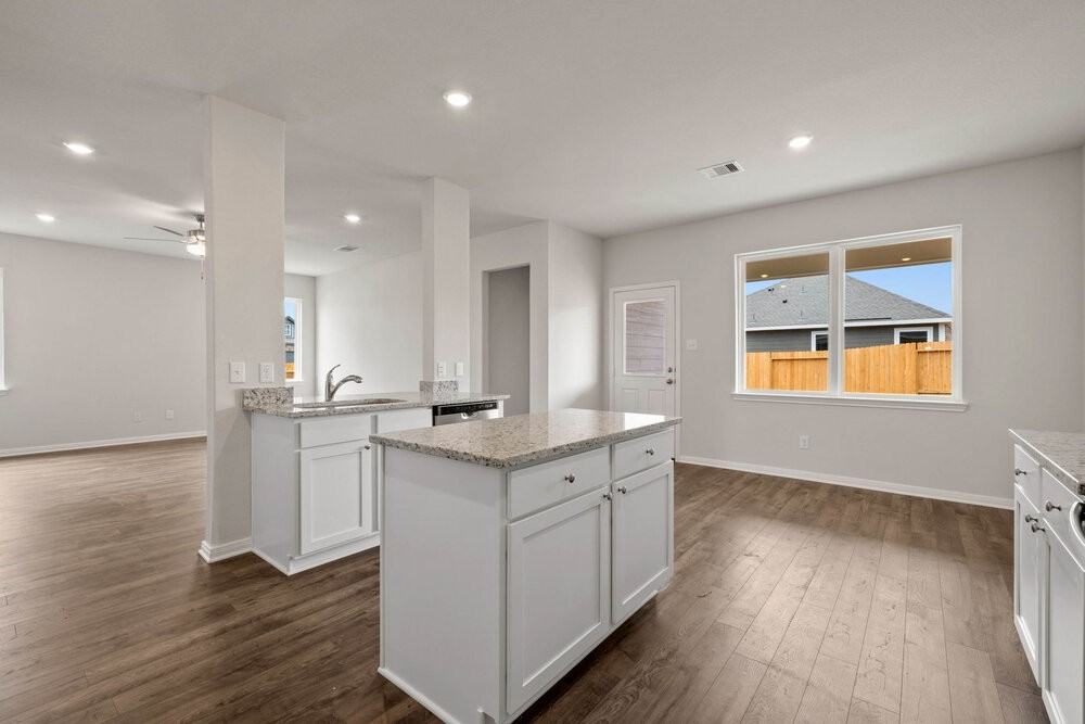 7610 Thrips Ln - Photo 7 of 28