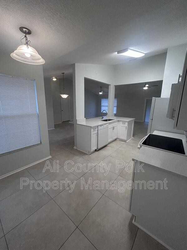 1066 Sunshine Way Sw - Photo 7 of 26