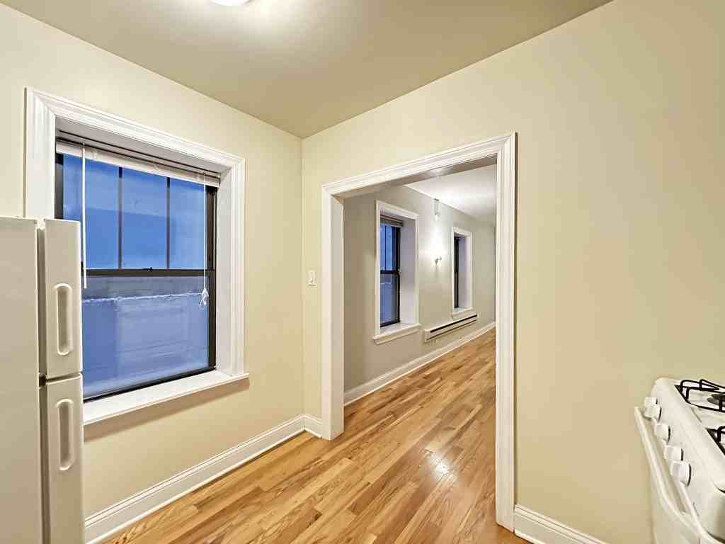 1347 N Dearborn St #203 - Photo 6 of 21