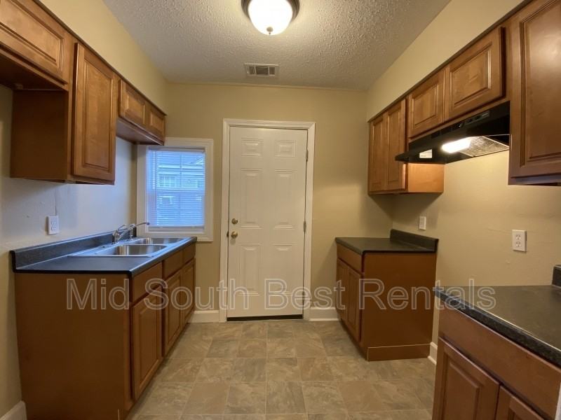 1376 Kimball Cv - Photo 3 of 5