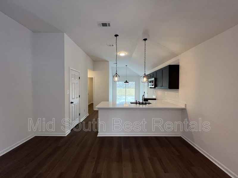 3271 Baskin St - Photo 3 of 17