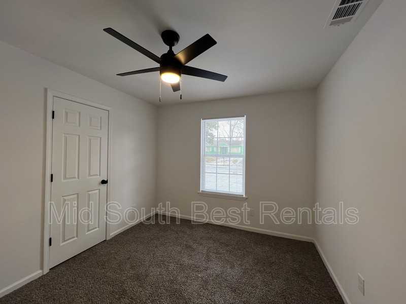 3271 Baskin St - Photo 4 of 17