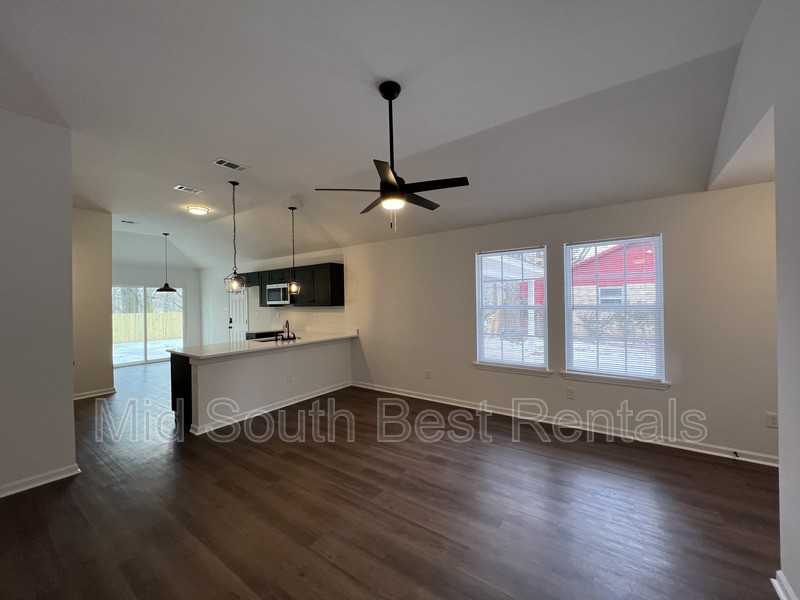 3271 Baskin St - Photo 5 of 17