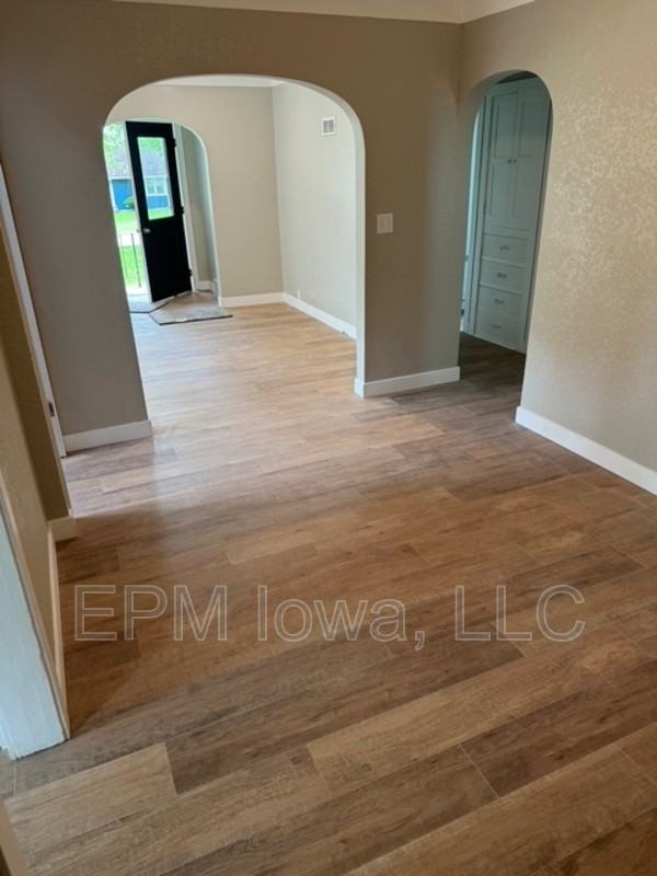 1514 Baltimore St - Photo 6 of 15