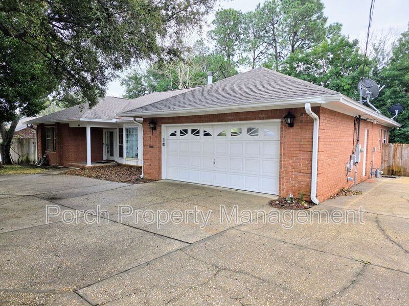 303 Shoreline Dr - Photo 2 of 35