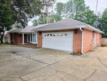 303 Shoreline Dr - Photo 1 of 1