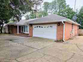 303 Shoreline Dr - Photo 1 of 1