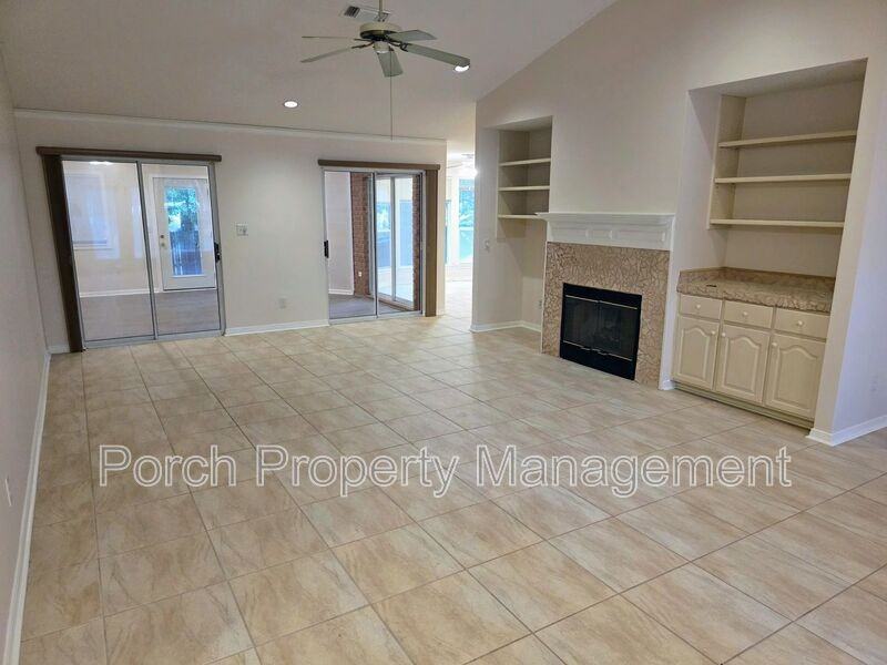 303 Shoreline Dr - Photo 3 of 35