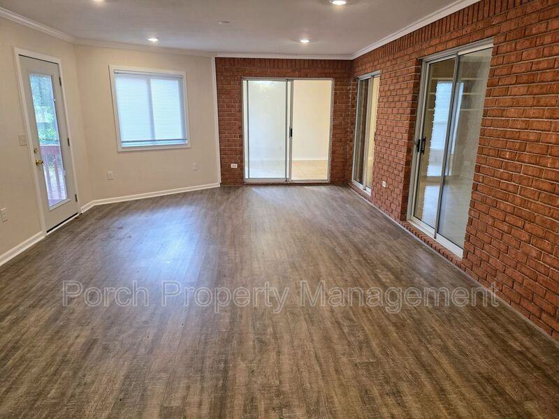 303 Shoreline Dr - Photo 5 of 35