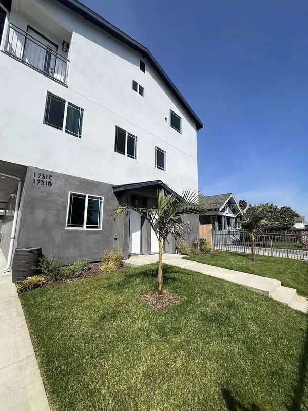 1731 E 68th St #D - Photo 2 of 19