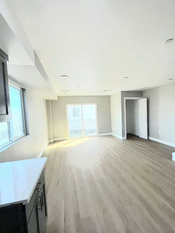 1731 E 68th St #D - Photo 3 of 19