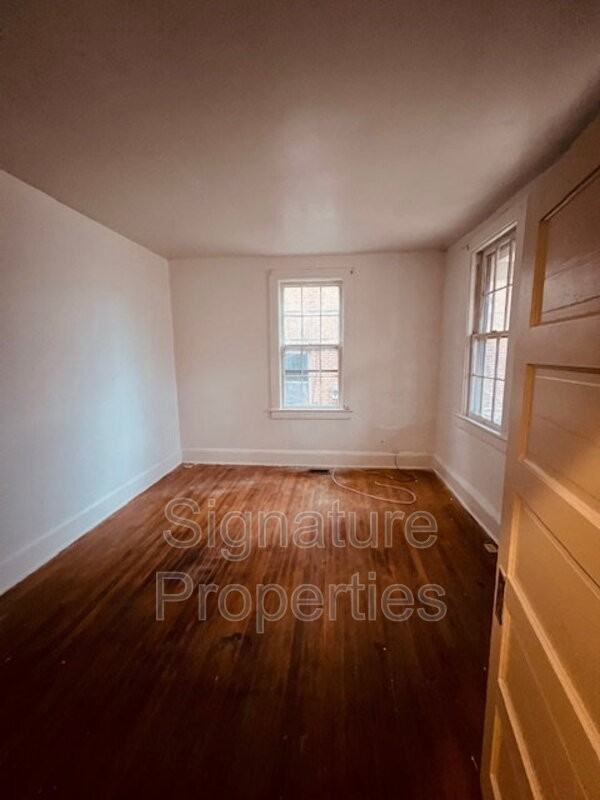 208 N Jefferson St - Photo 3 of 9