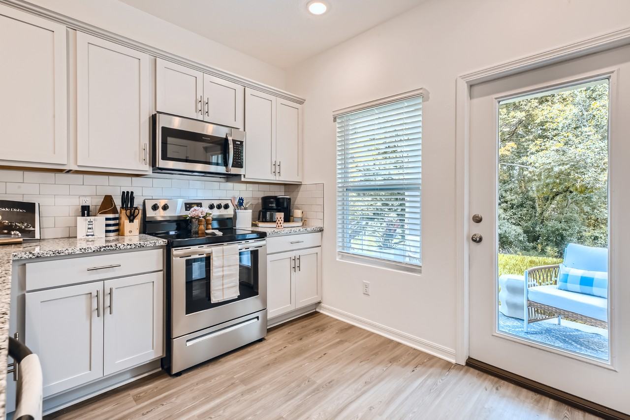 Beacon Point Townes - Photo 2 of 22