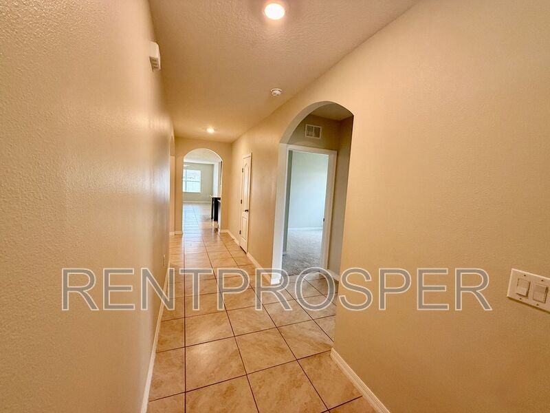 3005 Country Club Cir - Photo 2 of 20