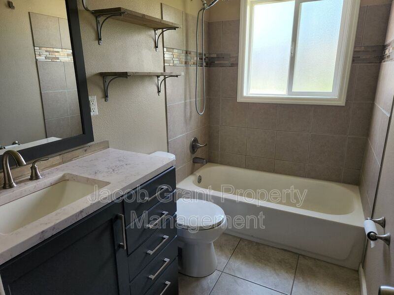 170 Filmore Ave - Photo 6 of 15