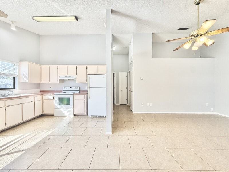 1159 E Rohe St - Photo 7 of 36